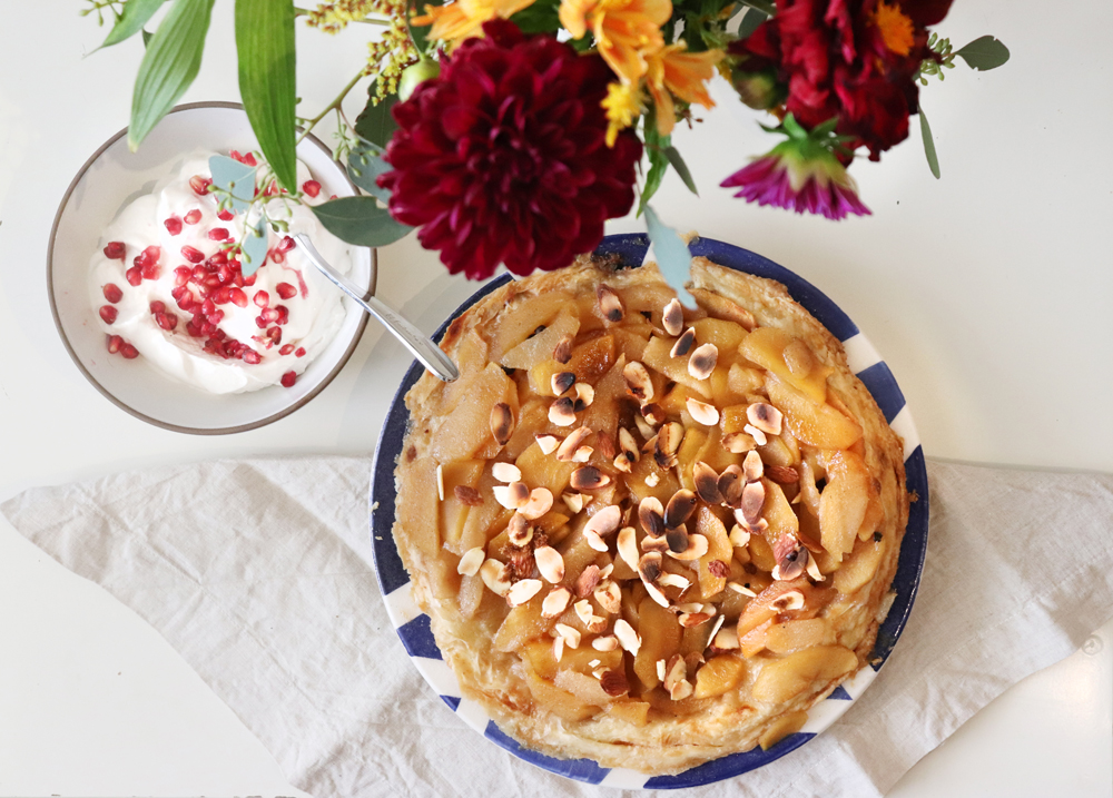 Vegan Apple Pie with Natural Linen Napkin