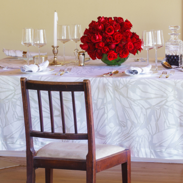 Melita Metallic Oval Linen Tablecloth