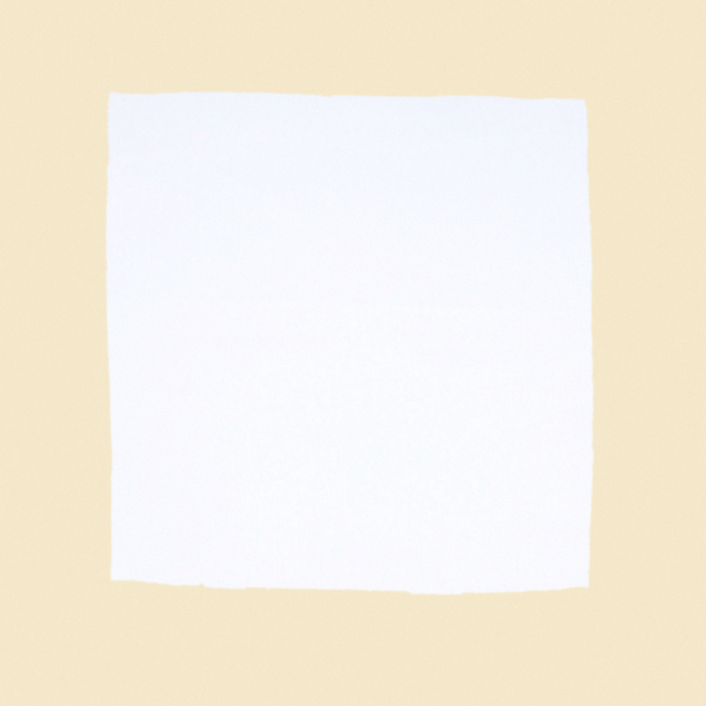 Huddleson Cinta Gold linen napkin. White Italian linen napkin printed with a border in an elegant pale gold.