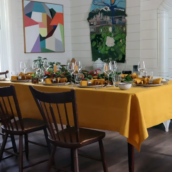 Linen vs. Polyester Tablecloths: Which Is Right for You?