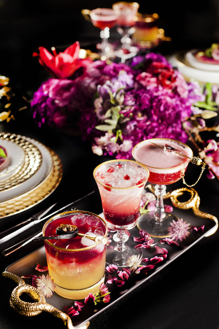 dark-passionate-valentine-table-setting