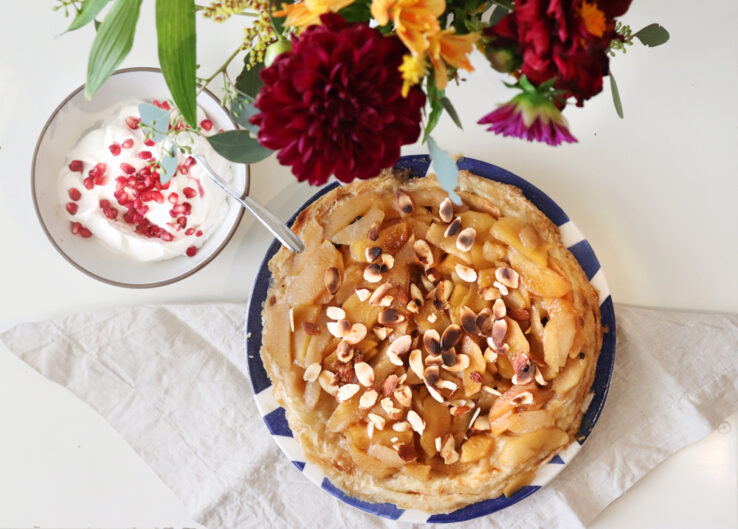Vegan Apple Pie with Natural Linen Napkin
