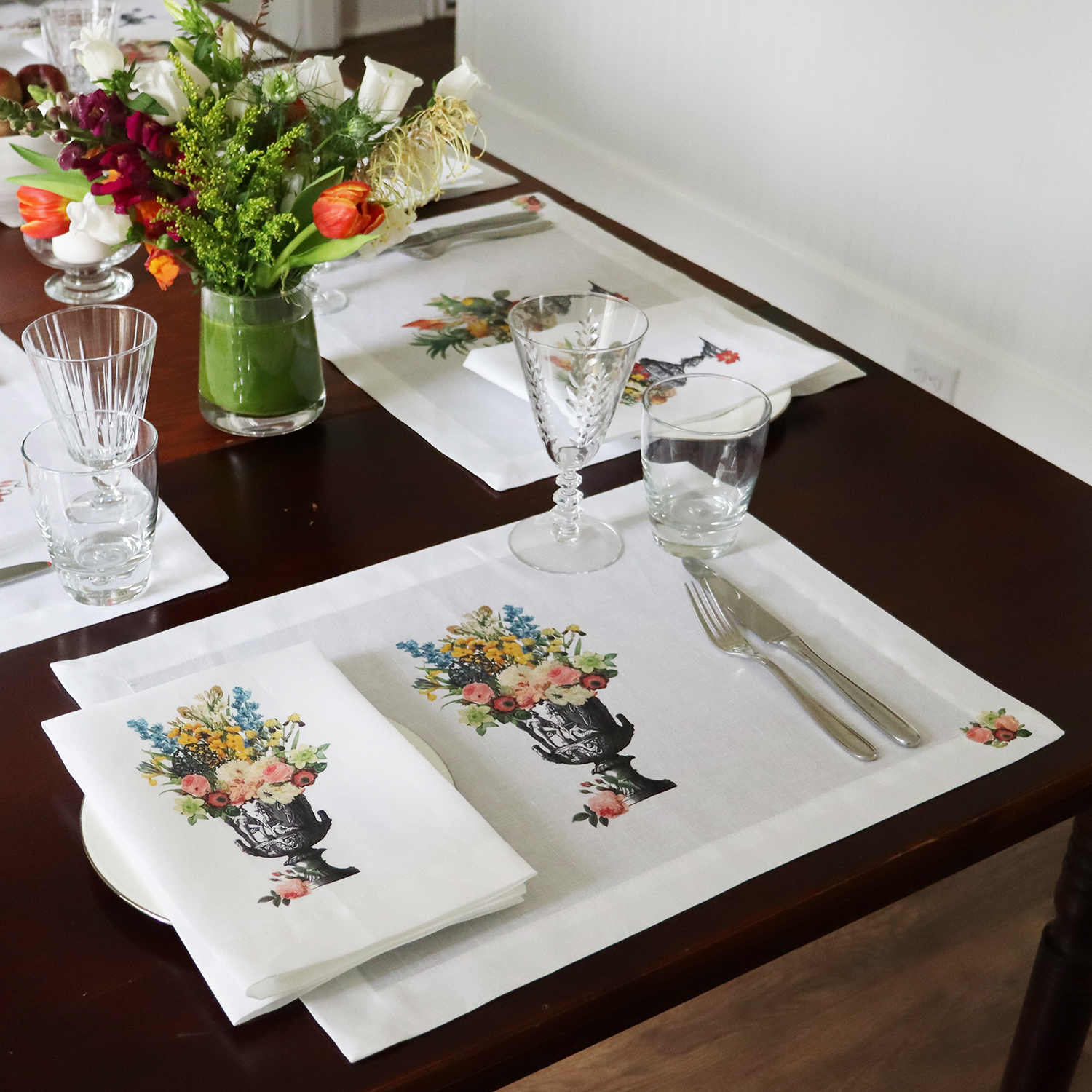 Colorful placemat and napkin combinations