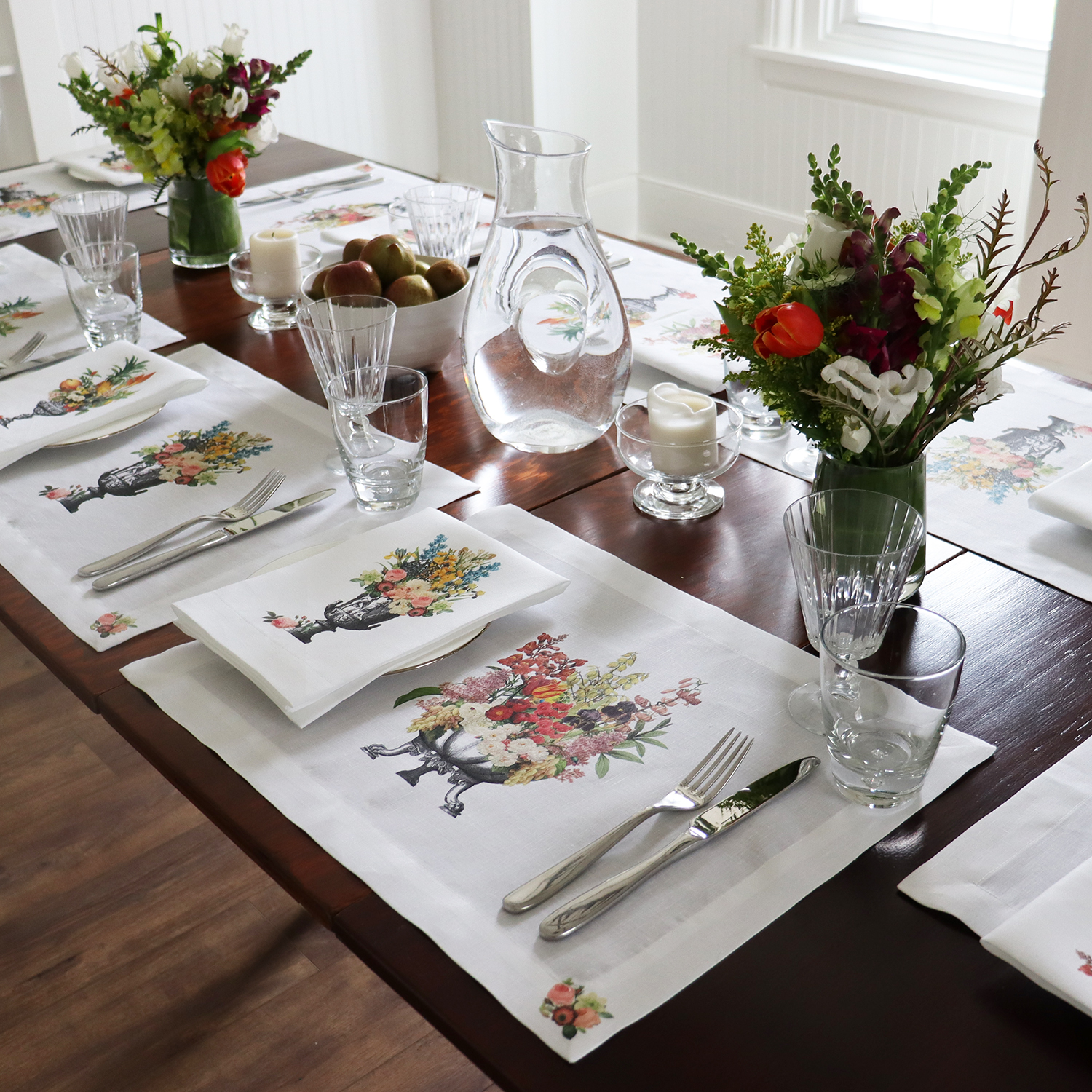 Colorful placemat and napkin combinations