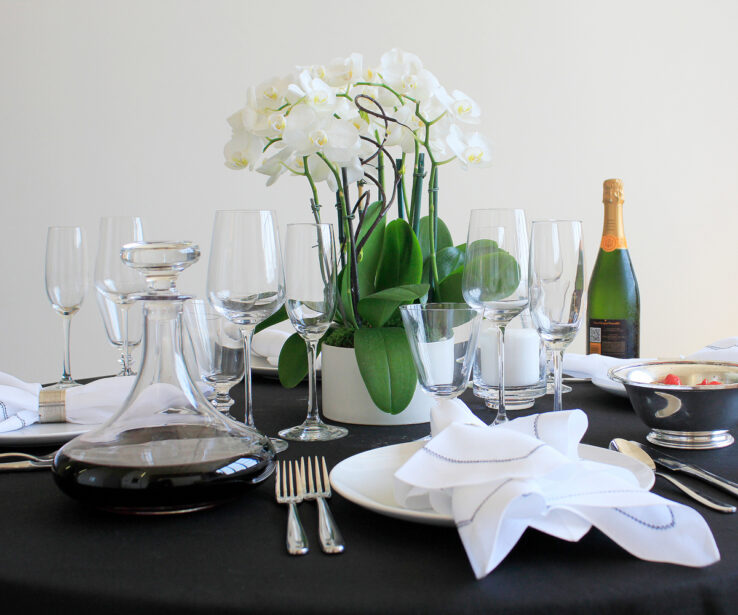 black and white elegant tablescape table setting tablecloth napkin 