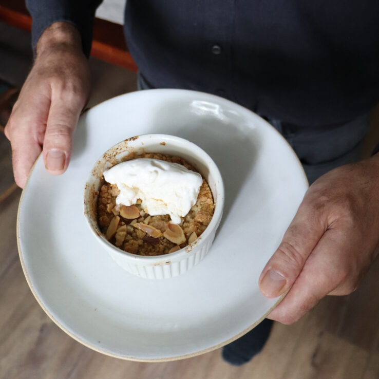 Easy dinner party dessert peach crumble cobbler 